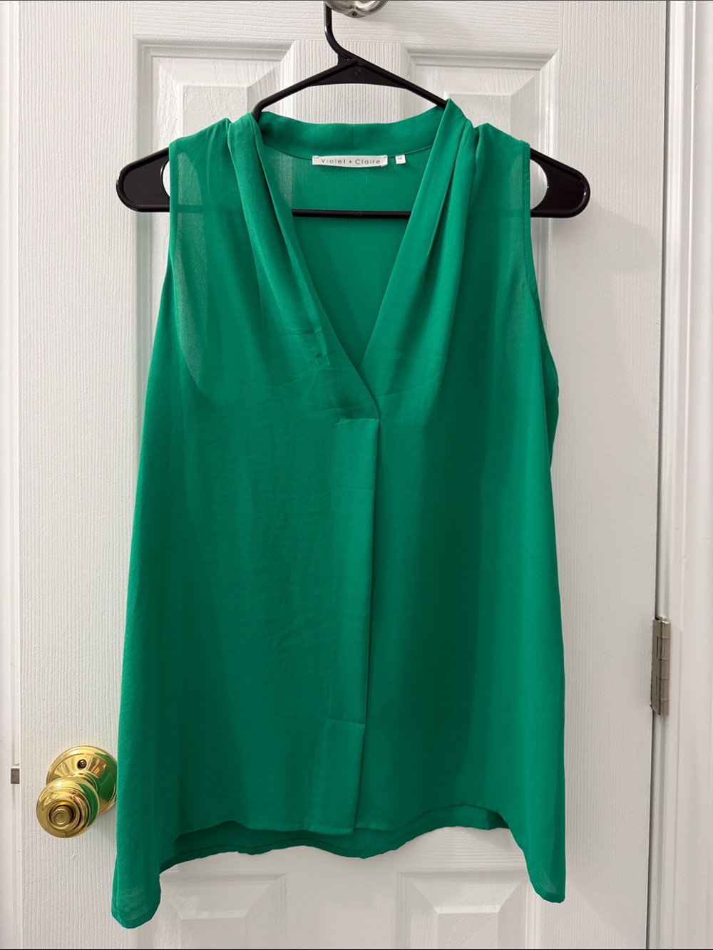 Violet & Claire Emerald Green Sleeveless V-Neck Camisole